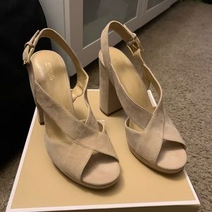 Michael Kors size 9 suede sandals sand